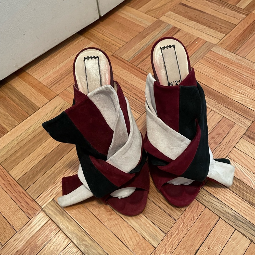 N21 knot heels